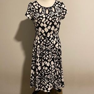 Chelsea Suite Cut Out, black and white dress, size 8